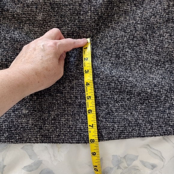 MaxMara women's high waisted wool blend pencil skirt. EUC. Size 10 (US). - Picture 11 of 12